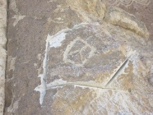 A sierrawave.net reader provided  photos of the damage and thefts at the petroglyph site.  This shows an attempt to steal with four sides cut by a saw.