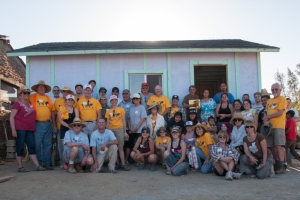 Mammoth volunteers with Andrade family in doorway